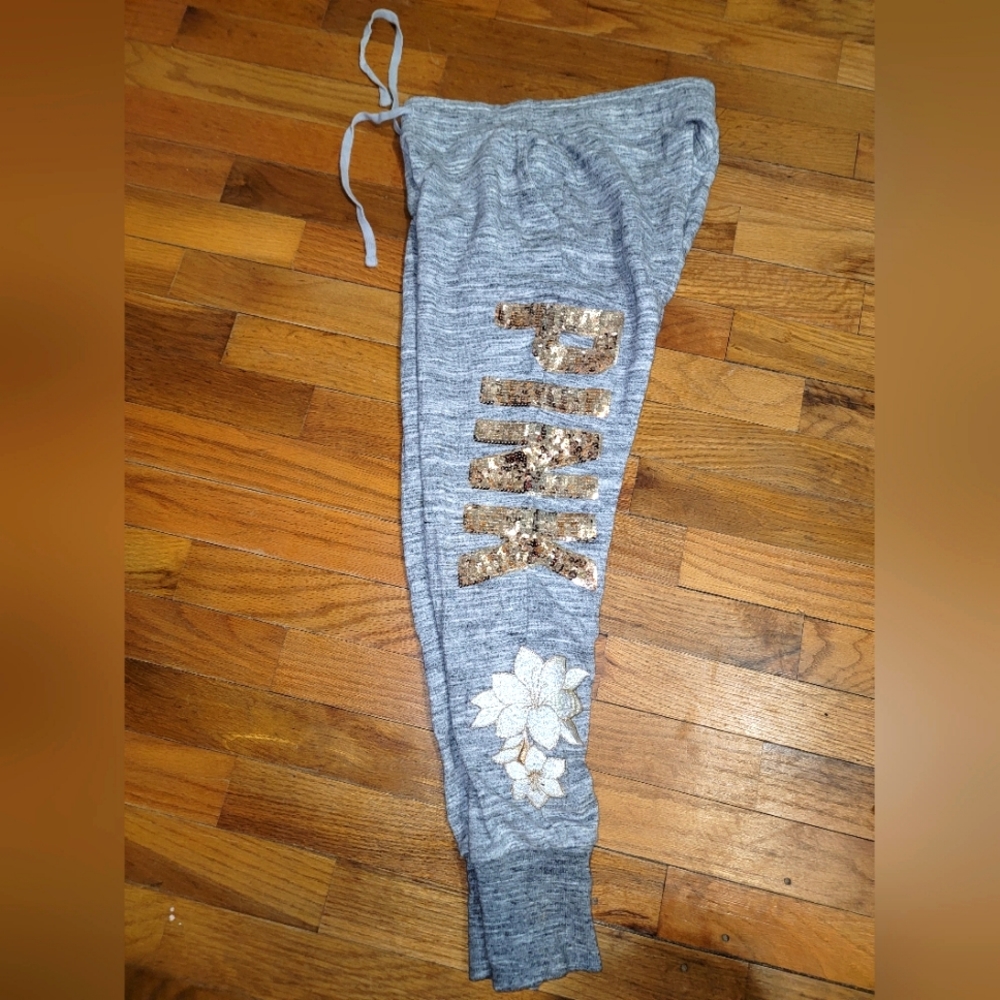 DISCONTINUED VICTORIAβS SECRET PINK SWEATPANTS WITH GOLD LOGO: OVERSIZED: XS
